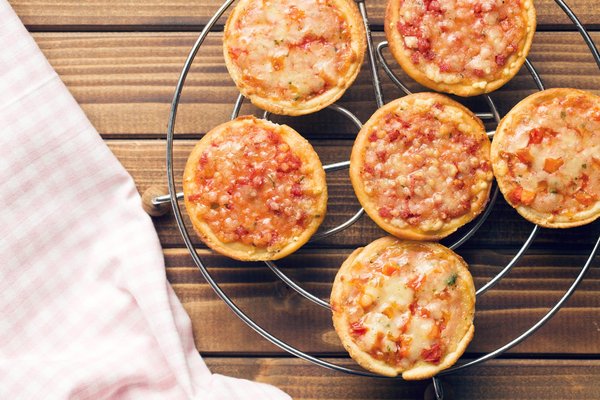 Bien choisir son mini four pizza : Nos 3 critères